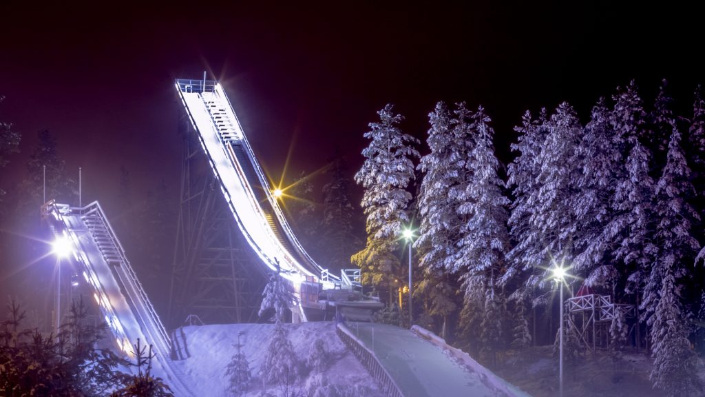 Ski Jumps - gra skoki online - rywalizacja i przygoda